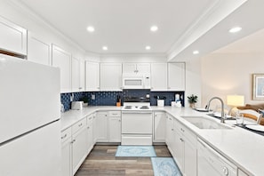 Coffee/tea maker, fridge, microwave, oven