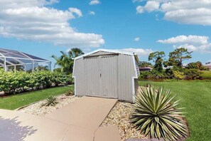 Property grounds - Snowbird-friendly home with private pool, water views, patio & sunroom (Englewood)