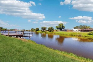 Property grounds - Snowbird-friendly home with private pool, water views, patio & sunroom (Englewood)