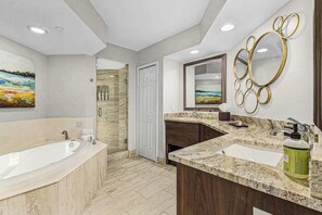 Shower, hair dryer - Waterfront penthouse with beach views, pool, hot tub, & tennis court (Fort Myers Beach)