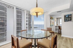 Dining - Waterfront penthouse with beach views, pool, hot tub, & tennis court (Fort Myers Beach)