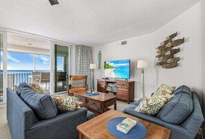 TV, offices - Waterfront penthouse with beach views, pool, hot tub, & tennis court (Fort Myers Beach)
