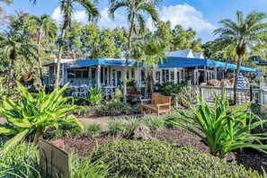 Terrace/patio - Your Perfect Naples Retreat Relax at Park Shore Resort Snowbird Friendly (Naples)