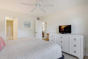 2 bedrooms, iron/ironing board, WiFi, bed sheets - Your Perfect Naples Retreat Relax at Park Shore Resort Snowbird Friendly (Naples)