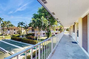 Property grounds - Charming Island Getaway | Beach, Pool & Prime Location (Marco Island)