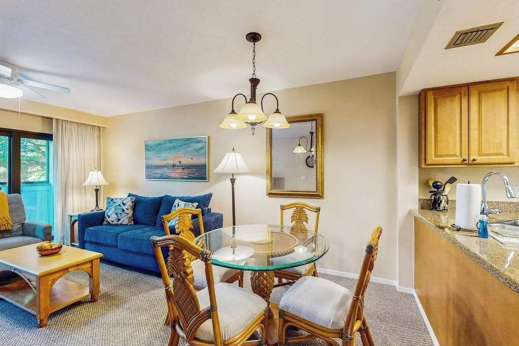 Spacious, Waterfront Condo With Outdoor Pool, Tennis, & Volleyball - 네이플스