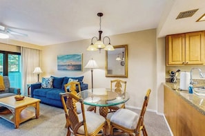 TV, offices - Spacious, waterfront condo with outdoor pool, tennis, & volleyball (Naples)