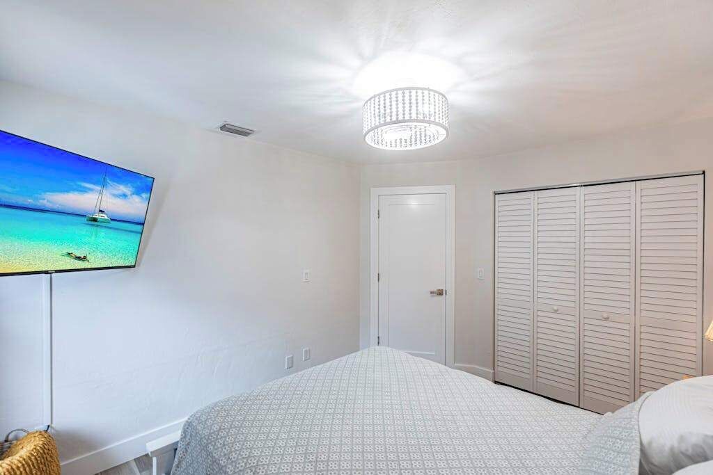 Iron/ironing board, travel cot, WiFi, bed sheets