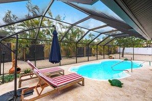Pool - Exquisite home with private pool, washer & dryer, and internet (Marco Island)