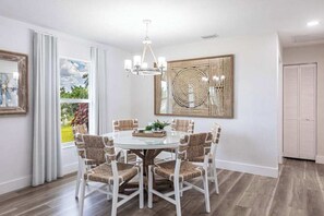 Dining - Exquisite home with private pool, washer & dryer, and internet (Marco Island)