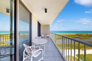 Outdoor dining - Waterview condo with shared pool, pickleball, and WIFI (Marco Island)