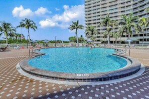 Pool - Waterview condo with shared pool, pickleball, and WIFI (Marco Island)