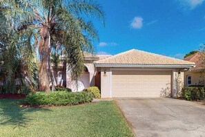 Exterior - Spacious home with private pool - close to shopping & beaches (Naples)
