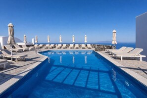 Outdoor pool - Hotiday Santorini Sea View (Santorini)