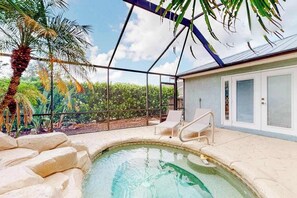 Pool - Fantastic waterfront escape with hot tub, lanai, boat lift, WiFi & central AC (Bonita Springs)
