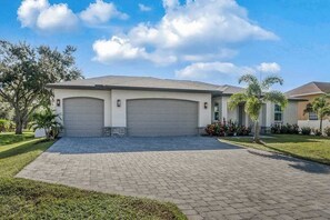 Exterior - Contemporary Getaway with an Enclosed Yard, Fast WiFi, & Furnished Lanai (Bonita Springs)