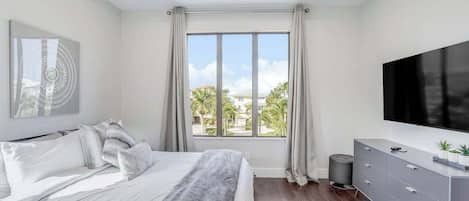 5 habitaciones, escritorio, tabla de planchar con plancha y wifi
