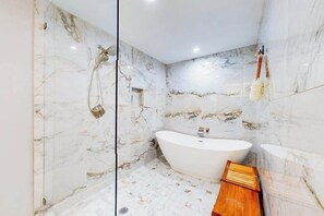 Shower, hair dryer, towels - Elegant Water-front home with pool in heart of Bonita Springs and beaches (Bonita Springs)