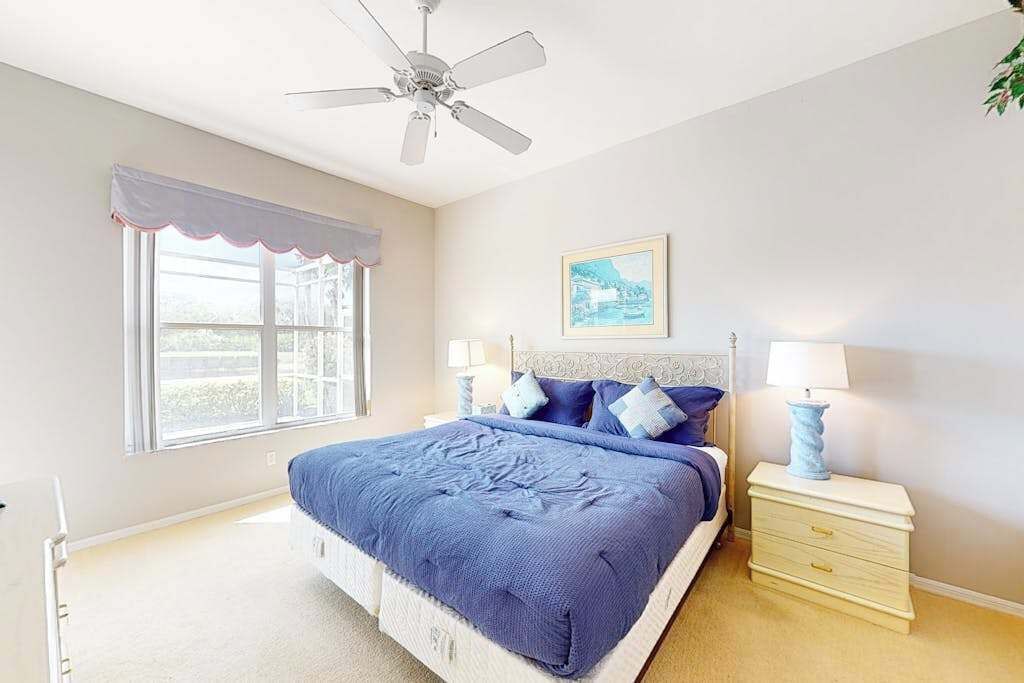 2 bedrooms, desk, iron/ironing board, WiFi