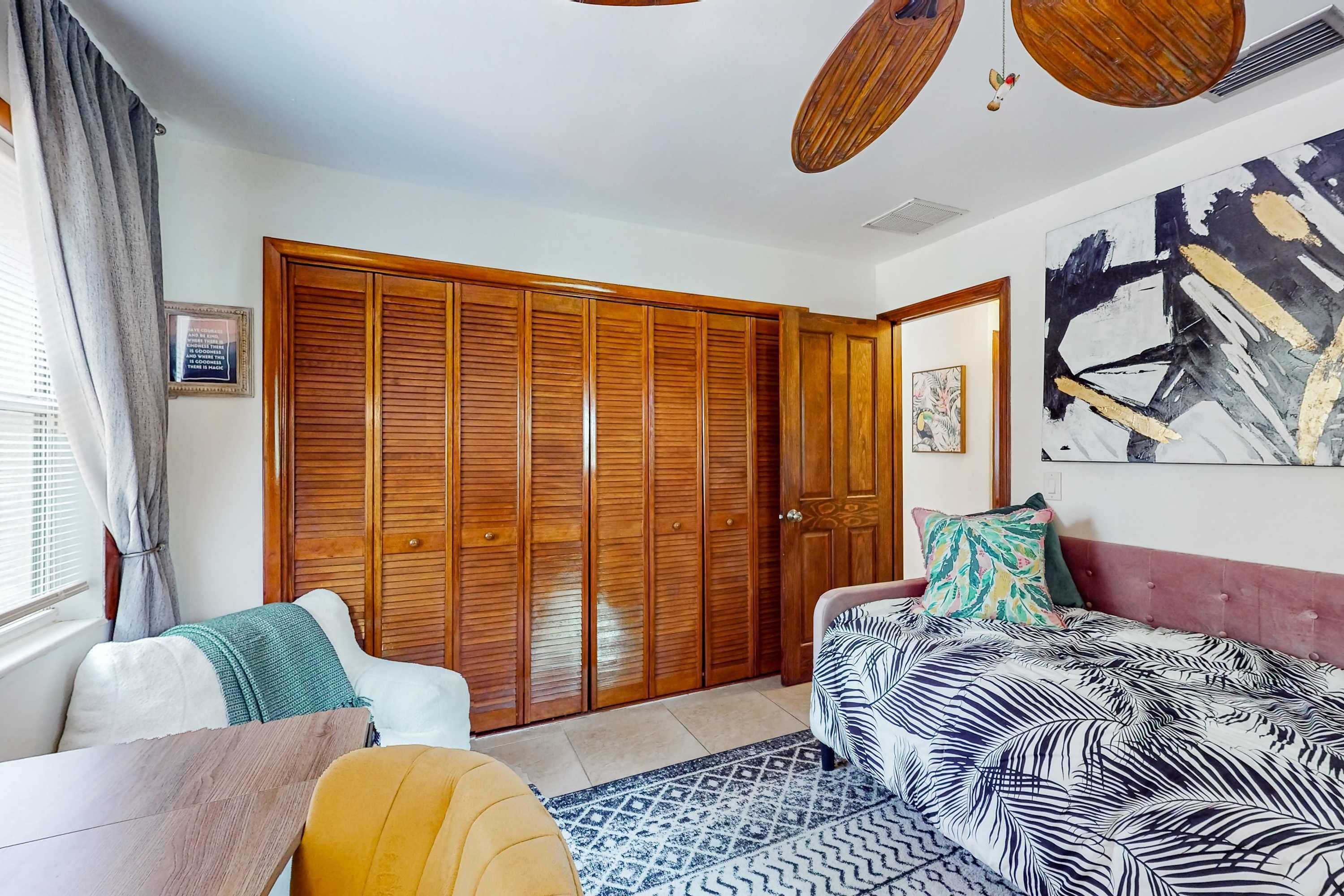 3 habitaciones, escritorio, tabla de planchar con plancha y wifi 