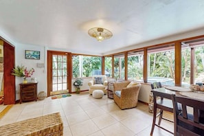 Interior - Bali-inspired coastal home w/private pool, spa, and tiki room (Cape Coral)