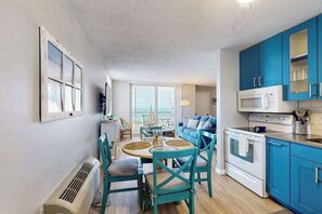 Interior - Dazzling condo with internet, full kitchen, & panoramic views (Bonita Springs)