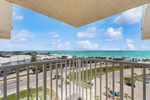 Property grounds - Dazzling condo with internet, full kitchen, & panoramic views (Bonita Springs)