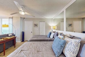 1 bedroom, iron/ironing board, WiFi, bed sheets - Dazzling condo with internet, full kitchen, & panoramic views (Bonita Springs)