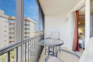 Property grounds - Coastal beach studio with panoramic views, pool, and direct beach access (Bonita Springs)
