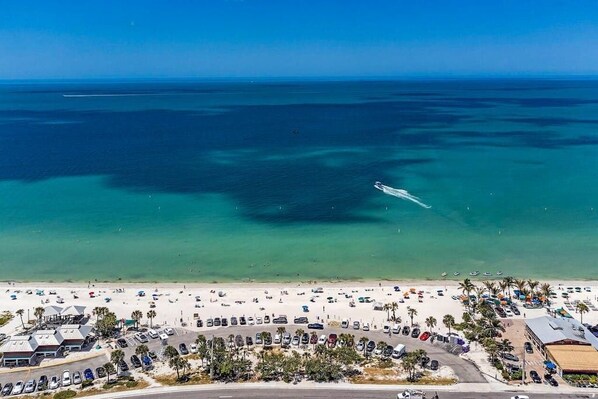 Beach nearby - Coastal beach studio with panoramic views, pool, and direct beach access (Bonita Springs)