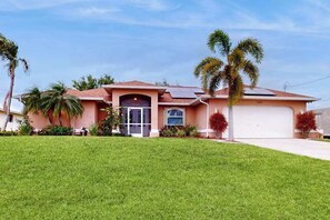 Exterior - Canal-front Cape Coral oasis w/ private pool, hot tub & Dog friendly (Cape Coral)