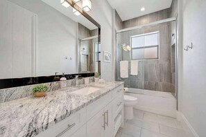 Shower, hair dryer, towels - 3BR modern masterpiece with enclosed pool and bikes - snowbird-friendly (Naples)