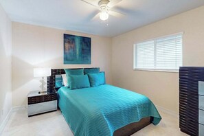 4 bedrooms, iron/ironing board, WiFi, bed sheets - Luxe Tropical Retreat with Screened Lanai, Private Pool, Dock & Billiards (Cape Coral)