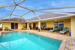 Pool - Luxe Tropical Retreat with Screened Lanai, Private Pool, Dock & Billiards (Cape Coral)