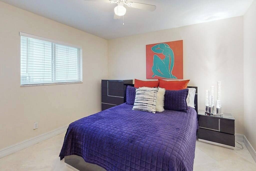 4 bedrooms, iron/ironing board, WiFi, bed sheets