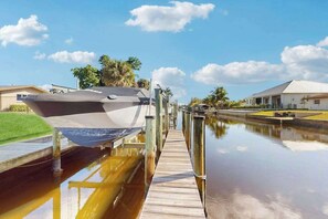 Marina - Updated Waterfront Escape | Dock & Easy Gulf Access | Walk to Beach & Tennis (Cape Coral)