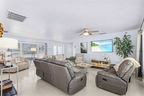 TV, offices - Updated Waterfront Escape | Dock & Easy Gulf Access | Walk to Beach & Tennis (Cape Coral)