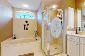 Shower, hair dryer, towels - Snowbird-friendly home with lanai, private pool, & canal access (Cape Coral)