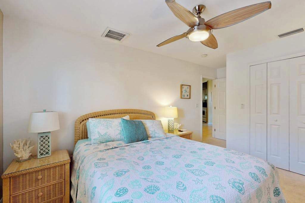 4 bedrooms, iron/ironing board, travel cot, Internet