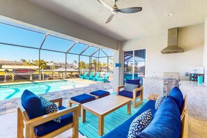 Terrace/patio - Luxurious waterfront home - lovely water views, private pool, lenai patio (Cape Coral)