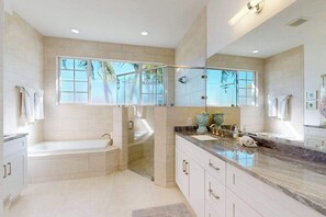 Shower, hair dryer, towels - Luxurious waterfront home - lovely water views, private pool, lenai patio (Cape Coral)