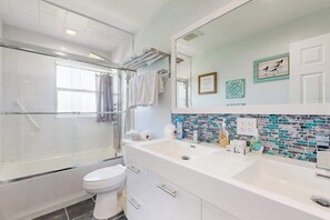 Shower, hair dryer, towels - Waterfront home with heated pool, dock, & kayaks - minutes to beach (Cape Coral)