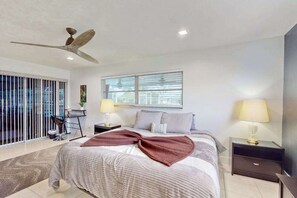 3 bedrooms, desk, WiFi, bed sheets - Waterfront home with heated pool, dock, & kayaks - minutes to beach (Cape Coral)