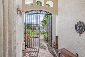 Interior - Wonderful cape home with private pool, furnished lanai, gas grill and WiFi (Cape Coral)