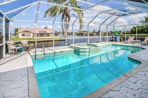 Pool - Stunning waterfront snowbird escape with private saltwater pool, dock, AC & W/D (Cape Coral)