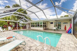 Pool - Friendly Canalfront Home with Private Pool, High-Speed WiFi - Snowbird-Friendly (Cape Coral)