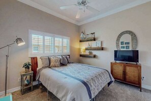 3 bedrooms, desk, iron/ironing board, WiFi - Canal-Front Home with Private Pool and Dock, WiFi, and Pool Table (Cape Coral)