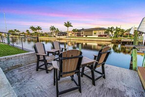 Terrace/patio - Wonderful oasis w/lanai, private pool, tropical bar, private dock, Gulf access (Cape Coral)