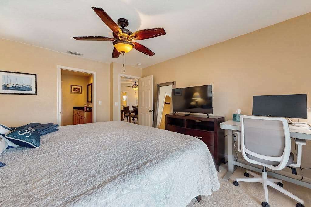 3 bedrooms, desk, iron/ironing board, Internet