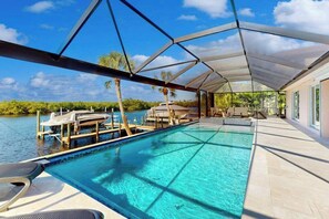 Pool - Waterfront dream - heated infinity pool & therapeutic spa, sunset views & office (Cape Coral)